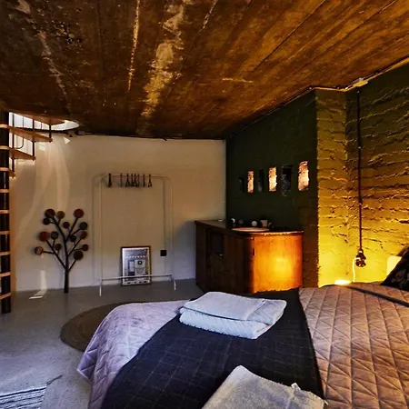 Courthouse #4 Exclusive Center Private Garden Апартамент