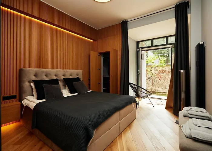 Courthouse #4 Exclusive Center Private Garden *